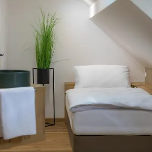 Hotel Hisa Trelc- Sobe, Komenda