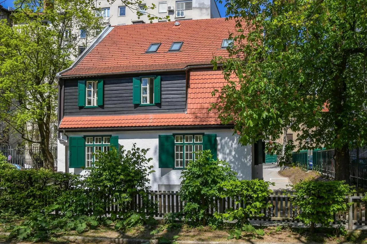 Vila Selena Ljubljana 0*,  Szlovénia